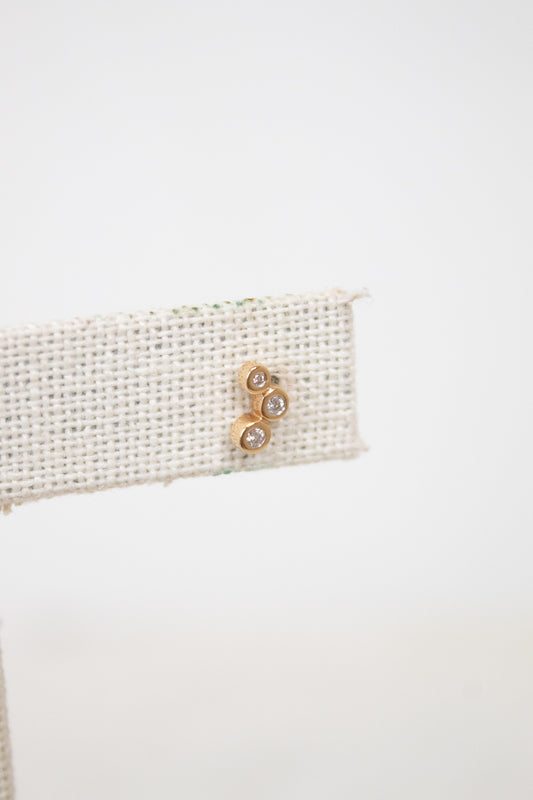 3-dot gold stud earrings
