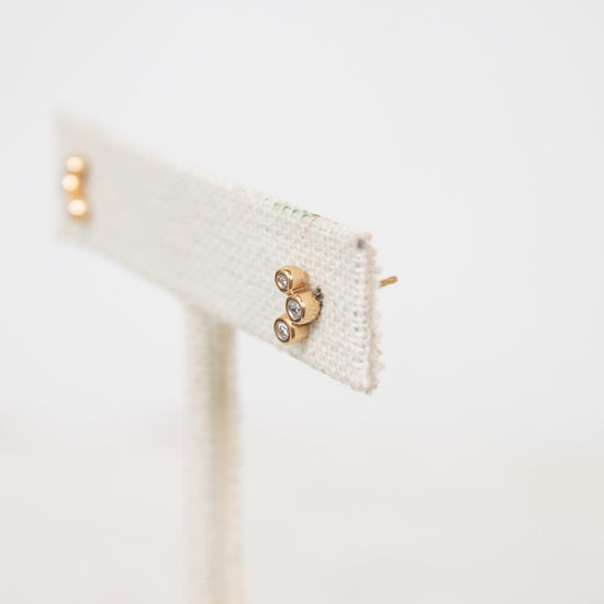 3-dot gold stud earrings