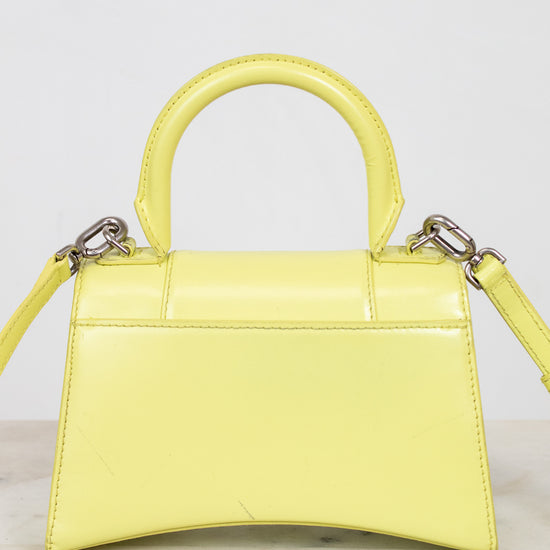 Yellow handbag with a marble background