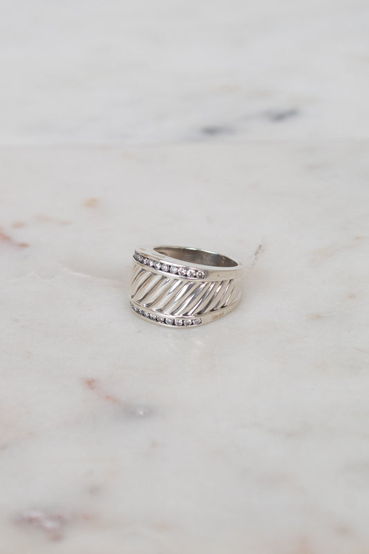 Silver cable band ring with diamond border details