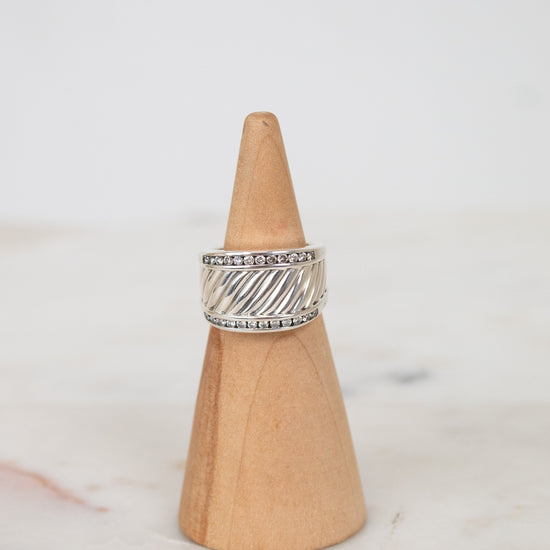 Silver cable band ring with diamond border details