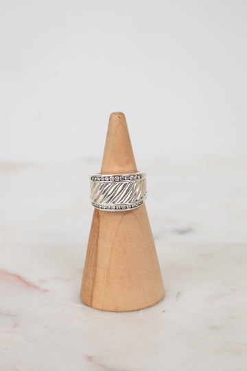Silver cable band ring with diamond border details