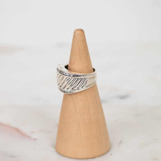 Side view of silver cable band ring with diamond border details