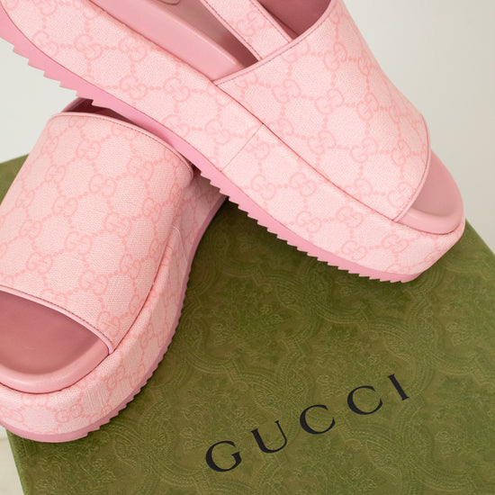 Pink GG Monogrammed platform shoes on green 'Gucci' box