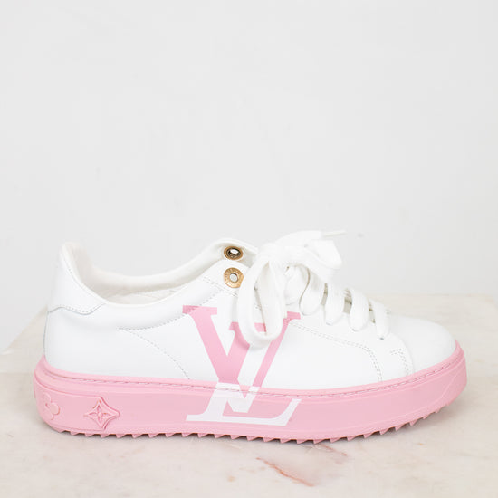 White sneaker with pink sole and logo on a light gray background