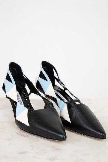 Pointed toe with blue and white triangle details